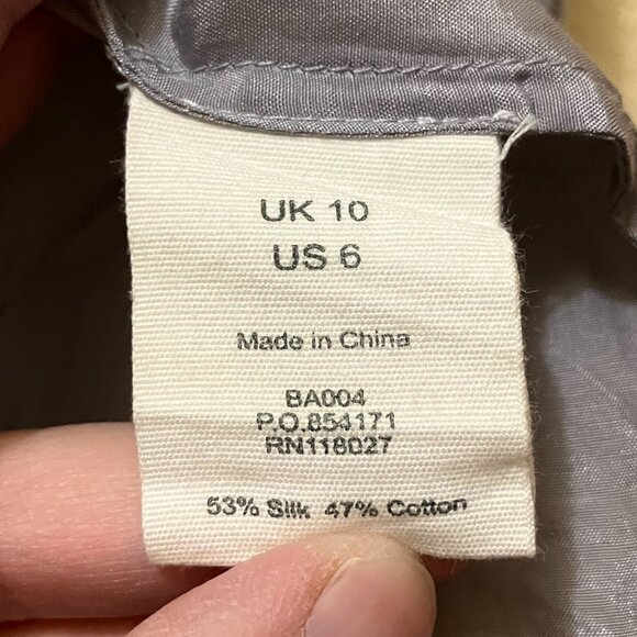 Boden Limited Edition Women's Grey V-Neck Ruffle Accent Silk Blend Blouse US 6 - Picture 5 of 6